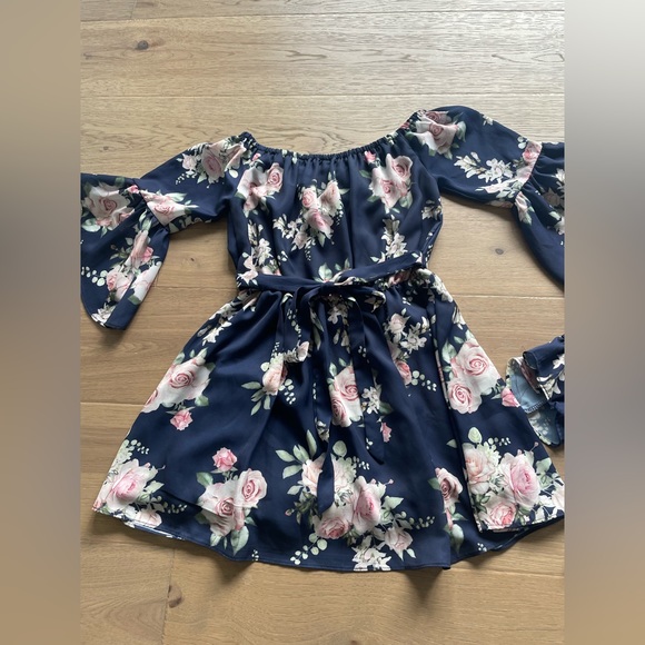 Mommy & Me matching floral dresses - Picture 2 of 10